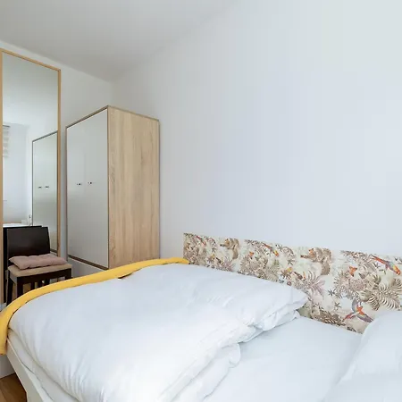 Grazyny Modern By Bookinghost Apartment