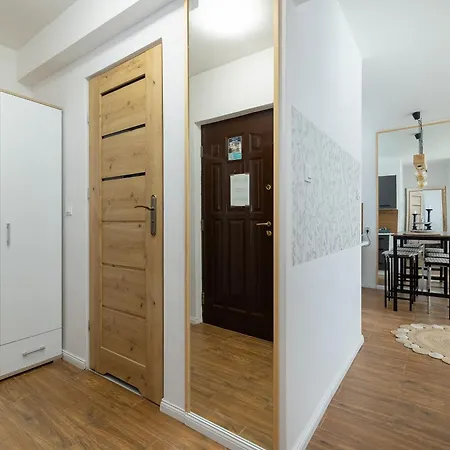 Grazyny Modern By Bookinghost Apartment